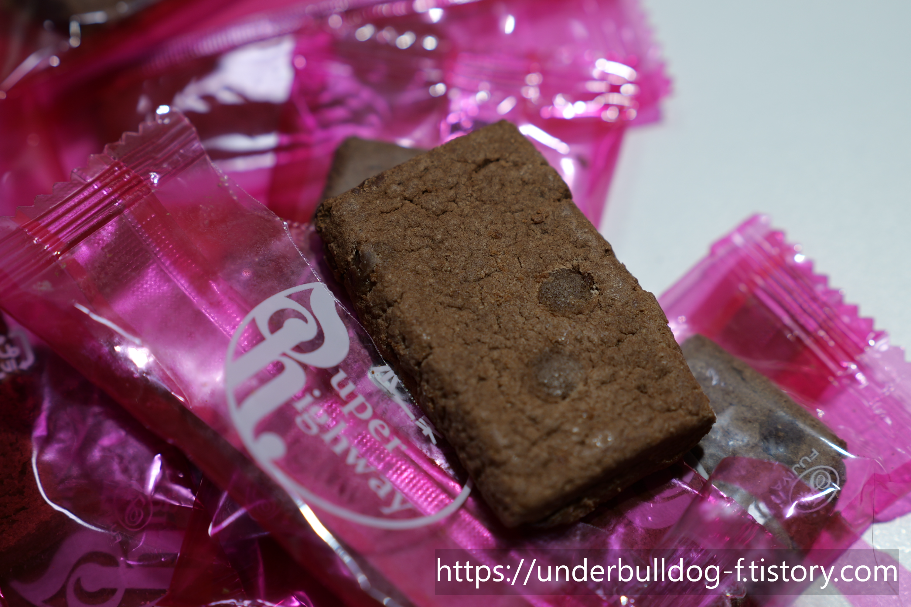 브라우니 같지만 의외로 더 편하게 먹히는 일본 디저트