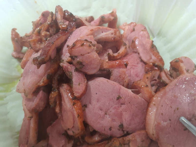 허브-양념된-오리고기