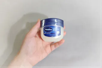 바세린 효능 5가지 피부 보습 활용법 정리_17