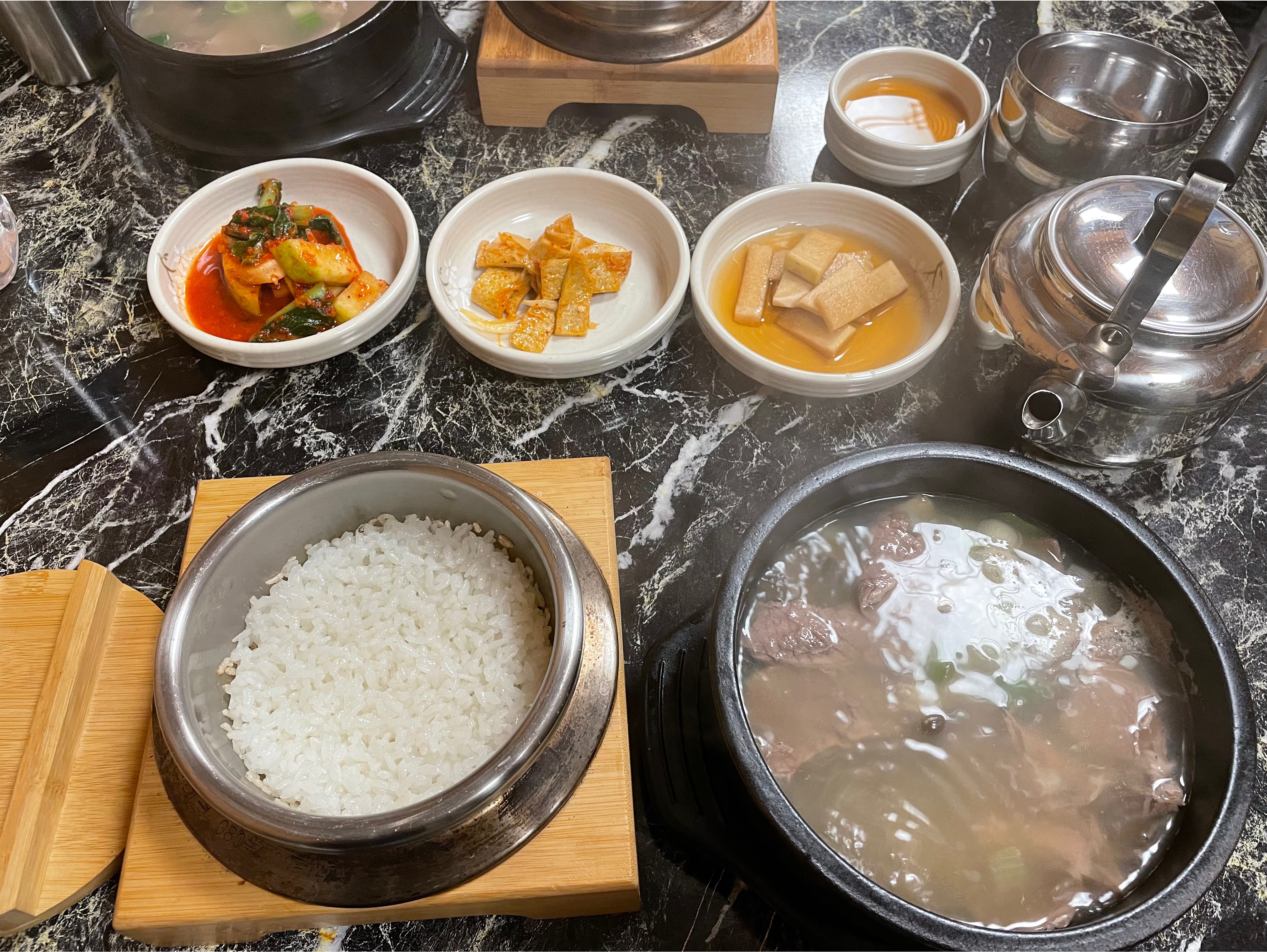 황칠가_곰탕_상차림