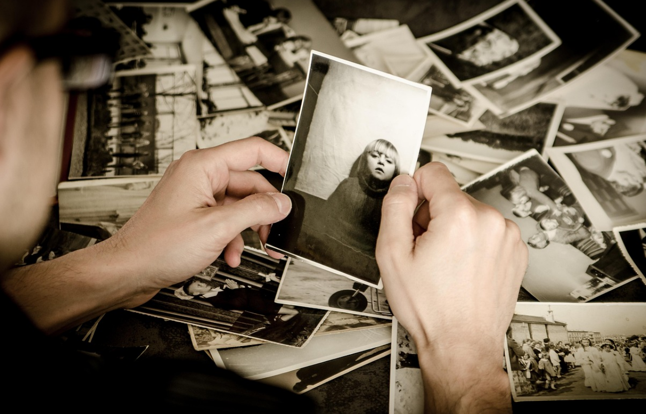 사진 속 추억을 음성으로 저장하는 방법