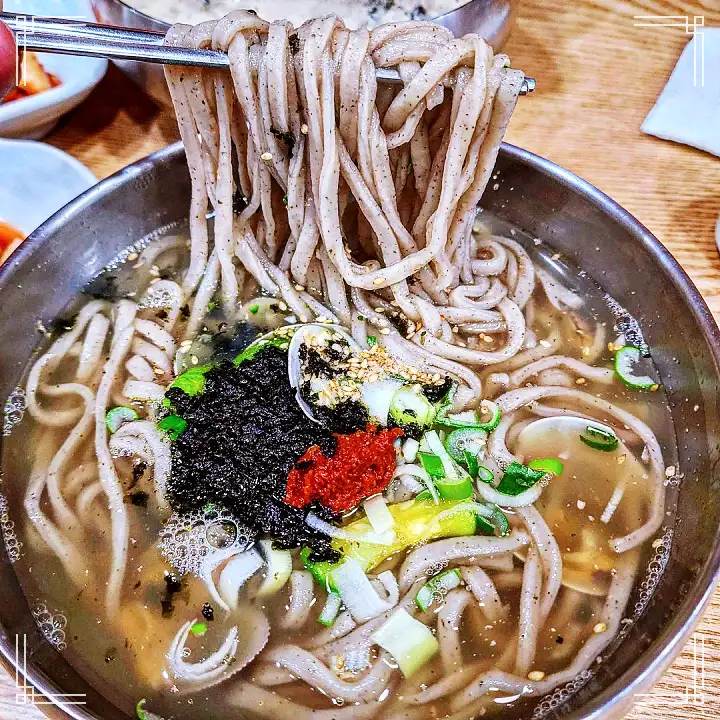 생방송오늘저녁 을지로 힙지로 충무로 닭한마리 백숙 백반 칼국수 악뮤 악동 뮤지션 이찬혁 단골 맛집 추천