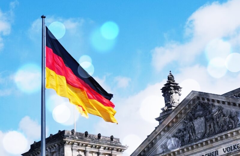 하늘에서-펄럭이는-독일국기