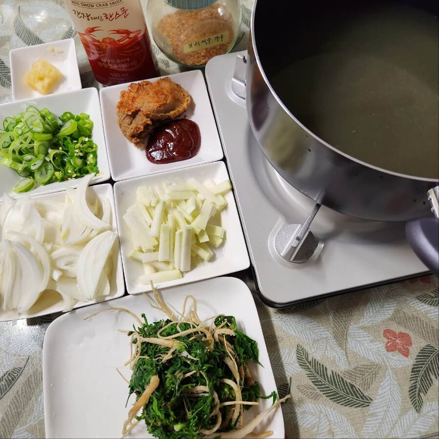 멸치육수 활용 냉이 된장국 끓이는 법