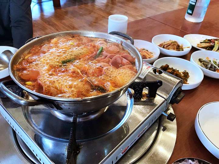 고양 행주산성 가게 메기 매운탕 힘이 솟는 한 그릇 30년 전통 노포 유림가든 맛집 추천