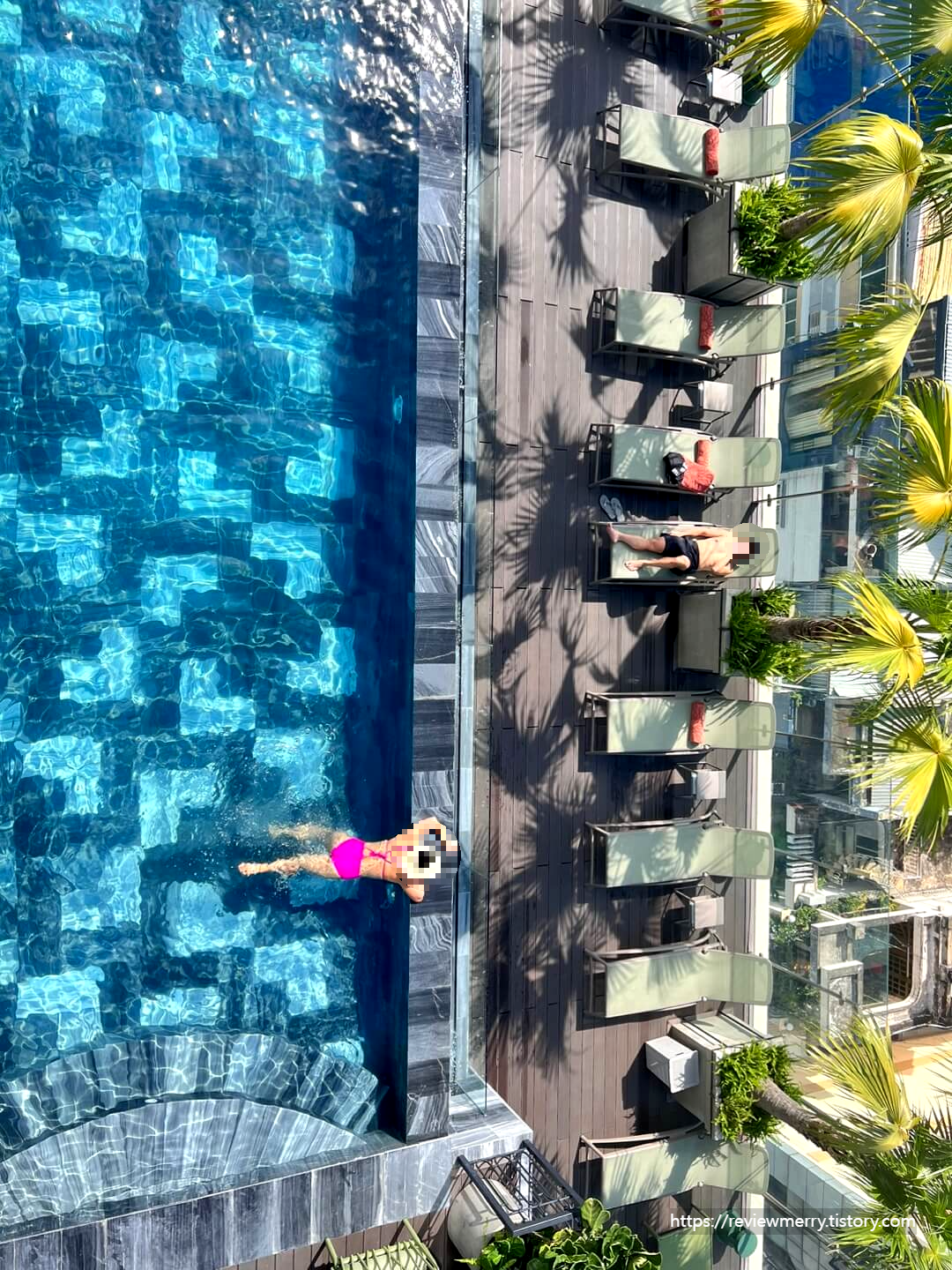 위에서 본 수영장
