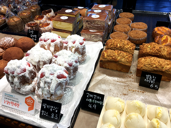 채점석-베이커리-내부-빵3