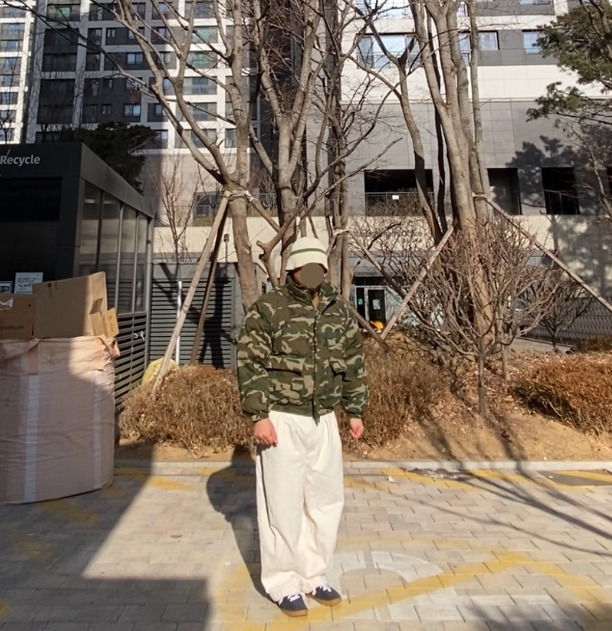 데일리룩('26.1.25.)티엔피 울니트 버킷햇 벙거지, 파르티멘토 카모패딩 카모점퍼 밀리터리패딩, 무신사스탠다드 와이드 벌룬 팬츠, 컨버스 올스타 클래식 트레이너 옥스 스웨이드