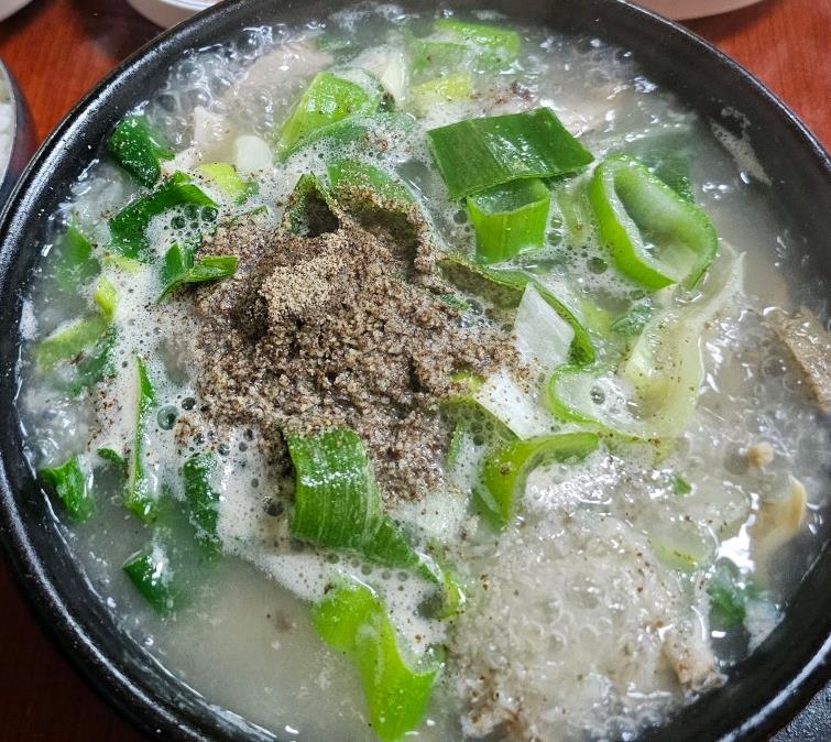 들깨가루 팍팍 올린 6시내고향 태평전통시장 순대국밥