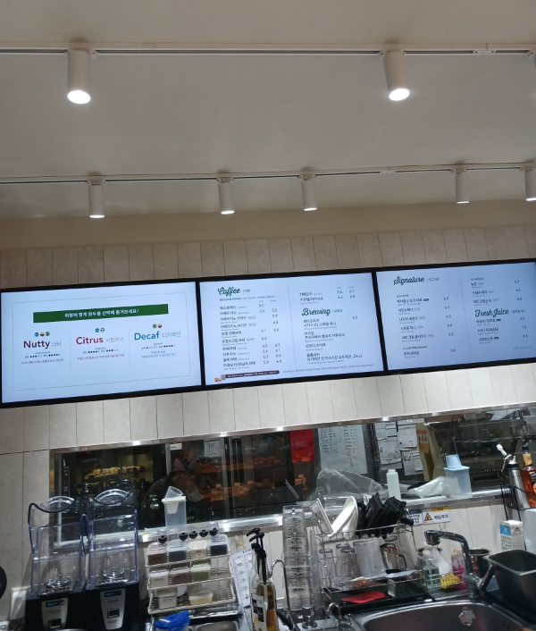 엔제리너스 카운터 메뉴판