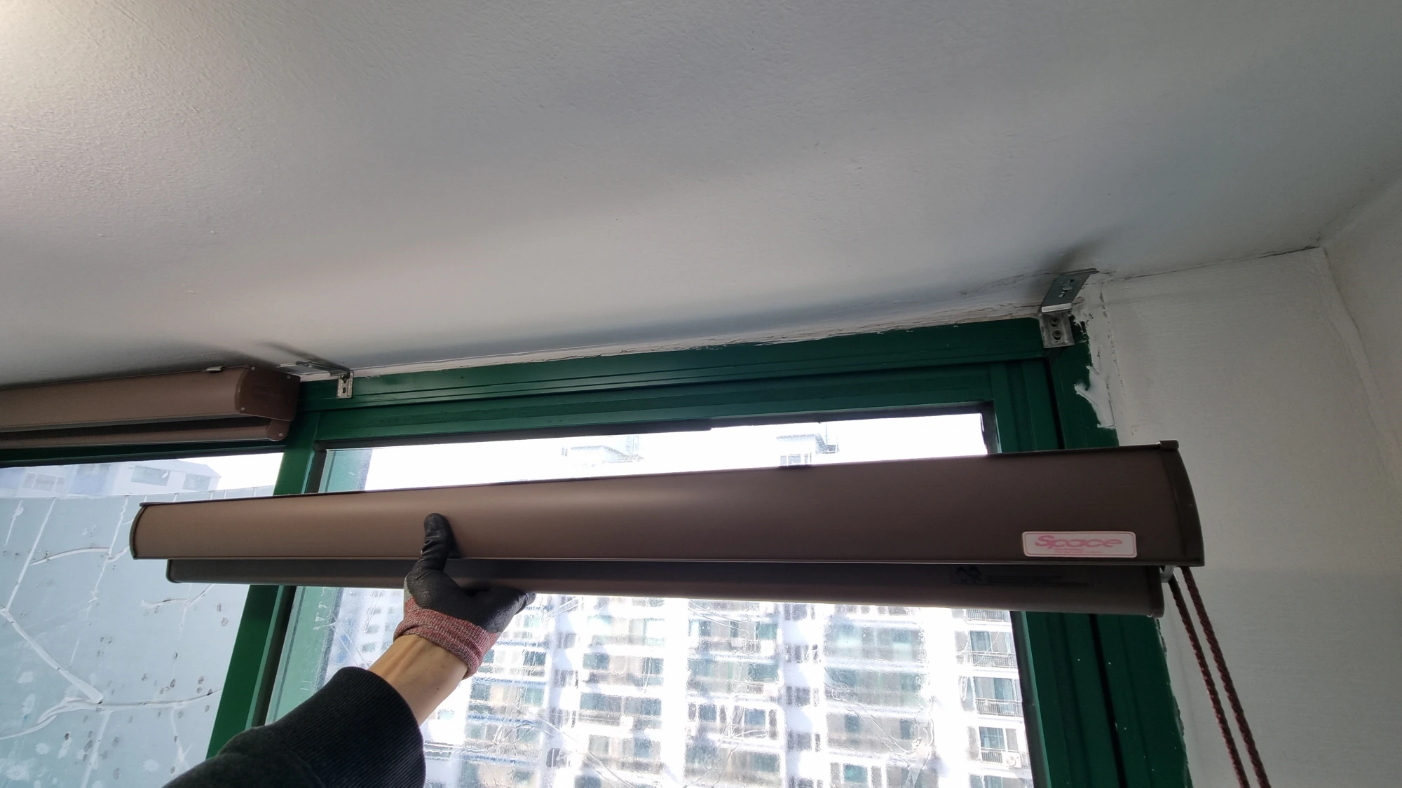 블라인드 뗀 모습