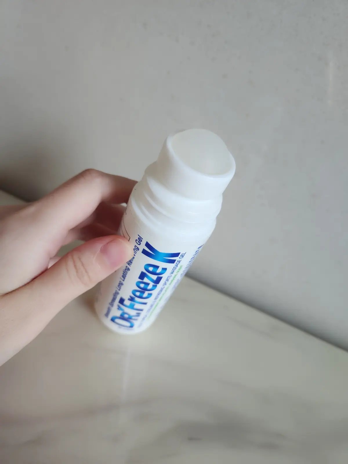 닥터프리즈케이-투명-롤링-타입-편안한-발림성-무릎이나-관절-인대-근육-통증완화