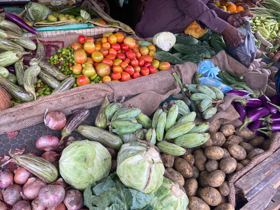 스리랑카 시골마을에서 장보기