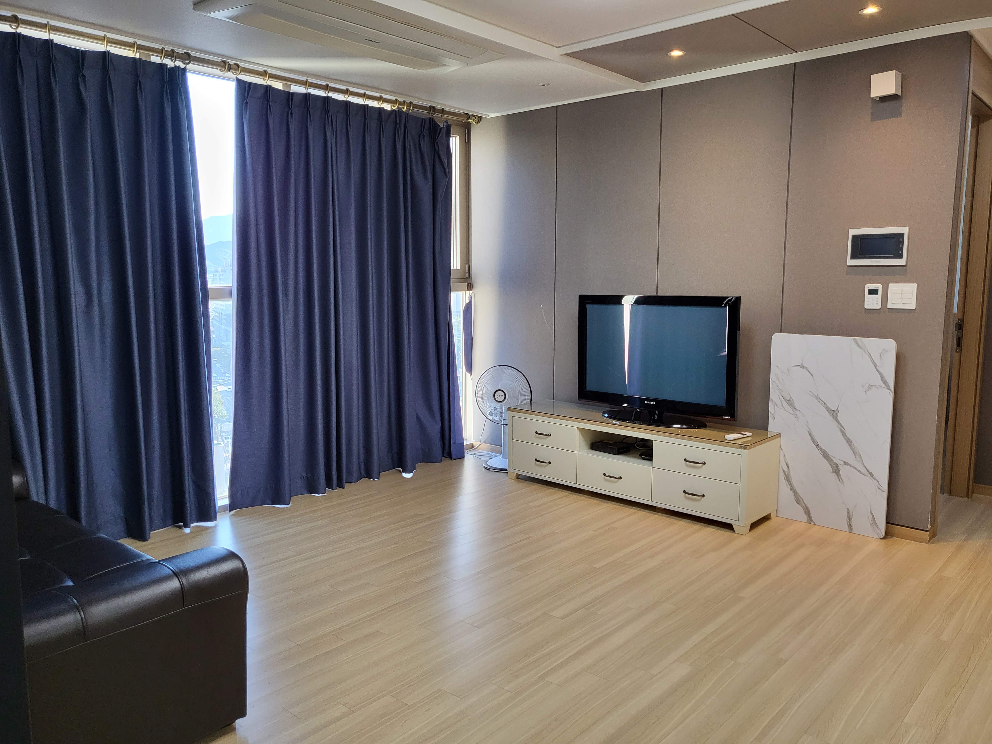 속초 에어앤비 - 거실