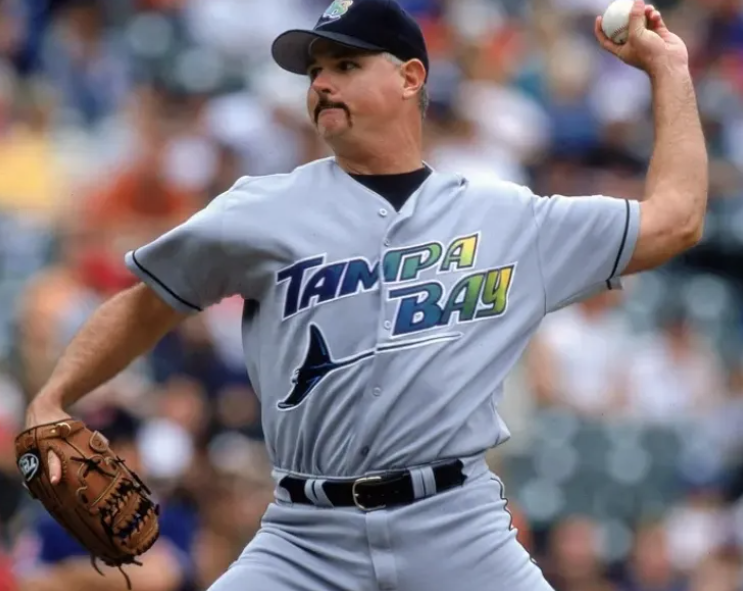 35세의 나이로 메이저리그 마운드에 선 지미 모리스의 실제 투구 장면