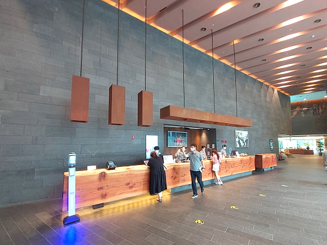 포레스트 리솜 로비