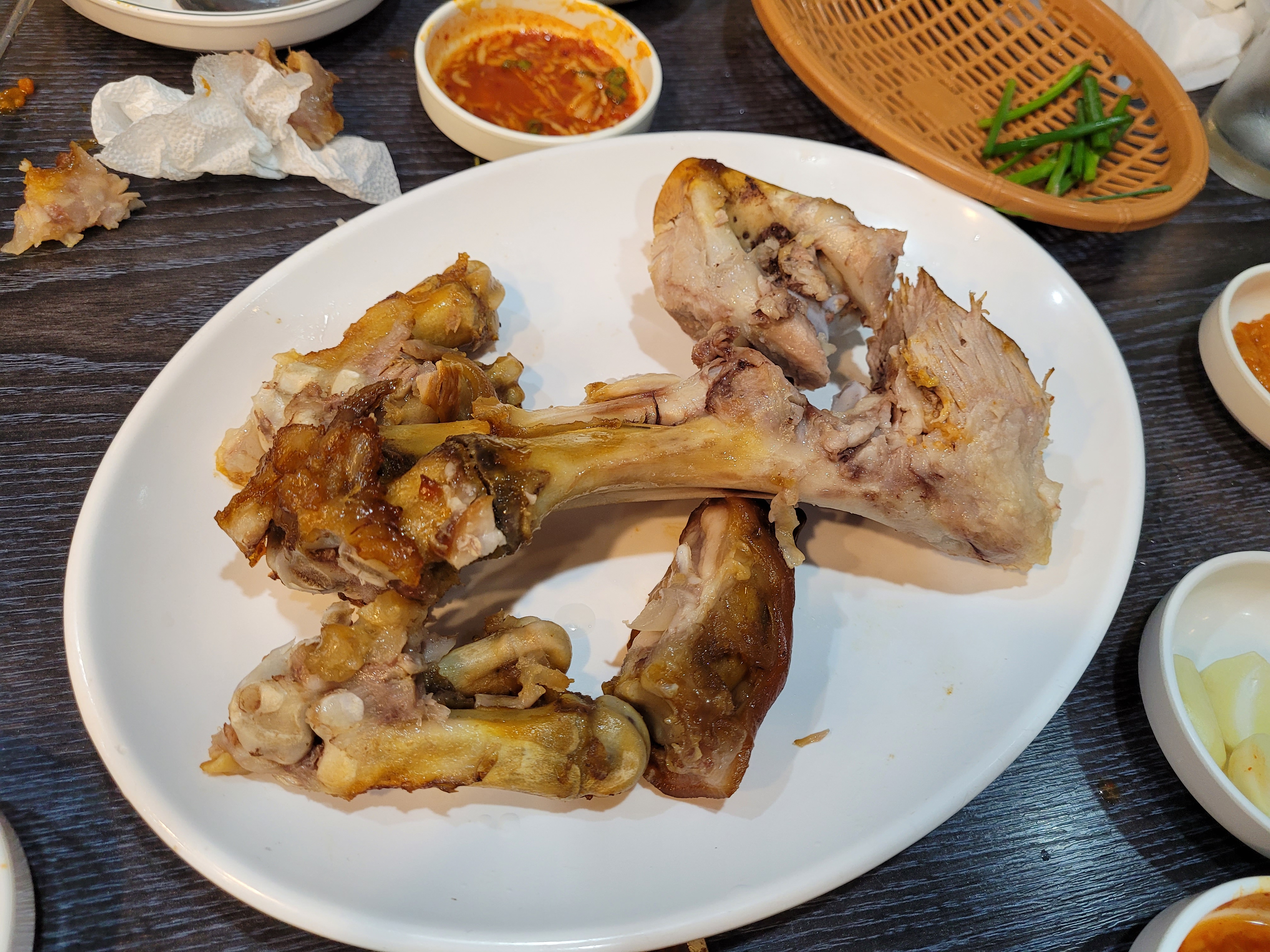 거의 먹어가는 족발 