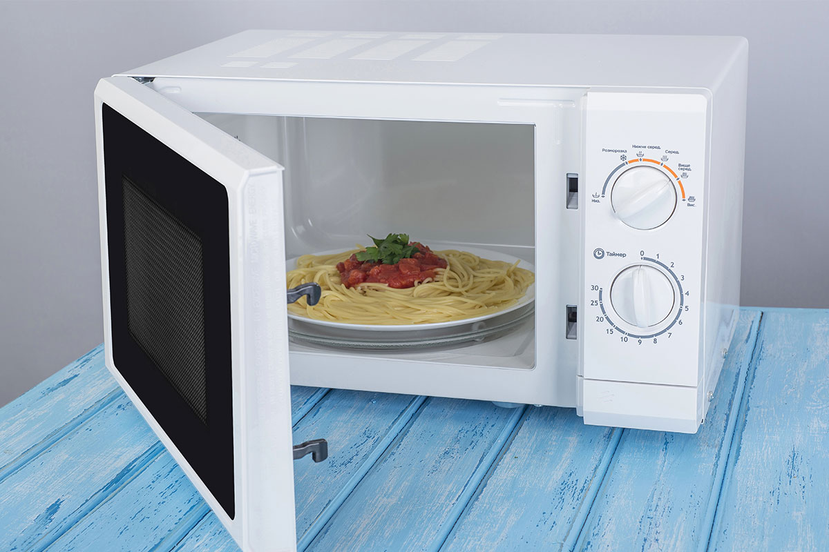 전자레인지로 데우면 절대 안 되는 음식