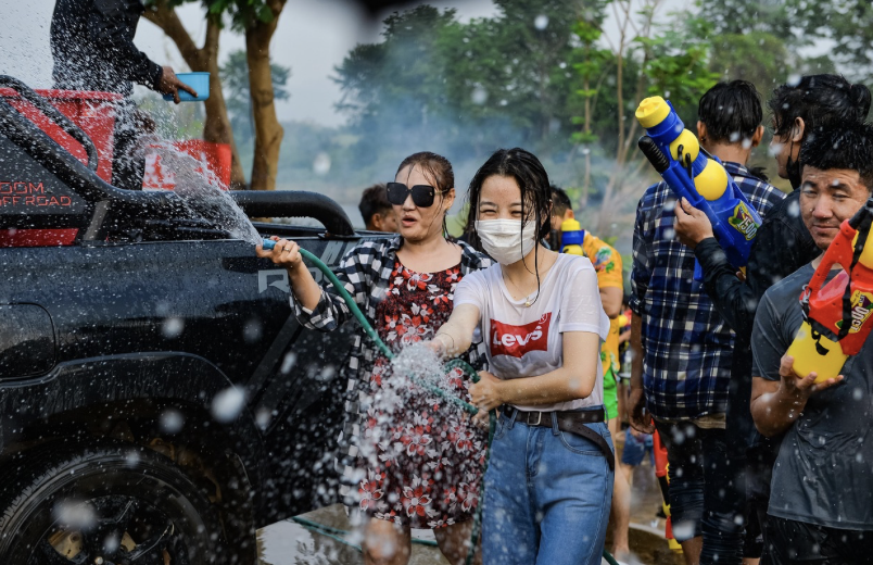 태국의 '송크란(Songkran)' – 물로 전하는 축복의 축제