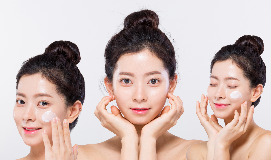 스킨케어 관리로 환해지는 피부