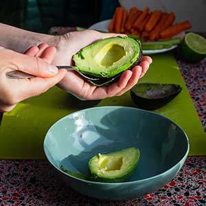 머릿결-좋아지는법-아보카도