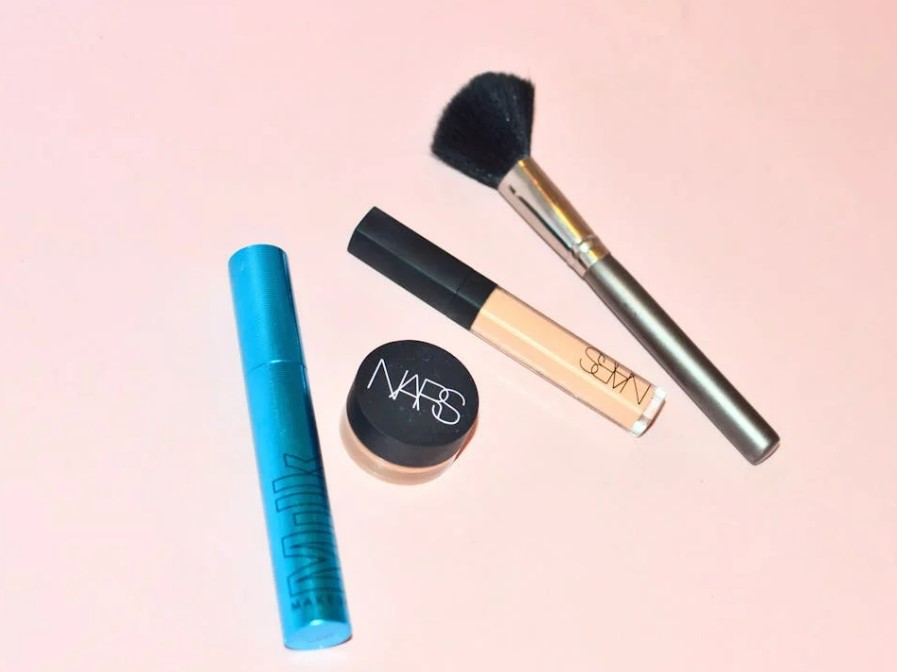 다크서클 커버 메이크업|피곤한 인상 지우는 눈 밑 커버 완벽 가이드