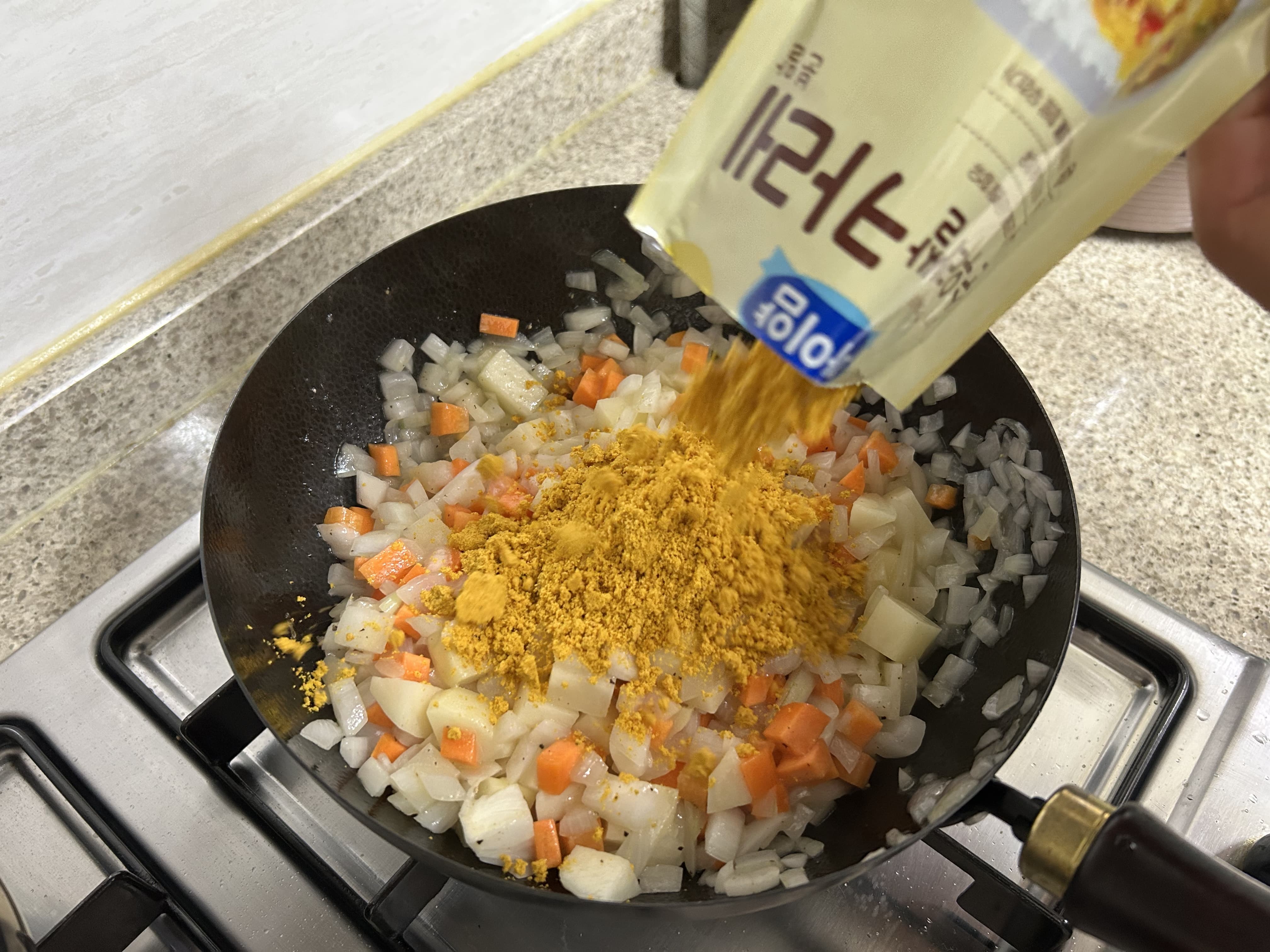 [chef&amp;#44; Daddy] 자극 없이 깊은 맛! 유아용 순한 카레소스 레시피 (우동&amp;#44; 볶음밥 활용까지!)