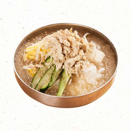 시원한 닭육수에 담긴 초계국수