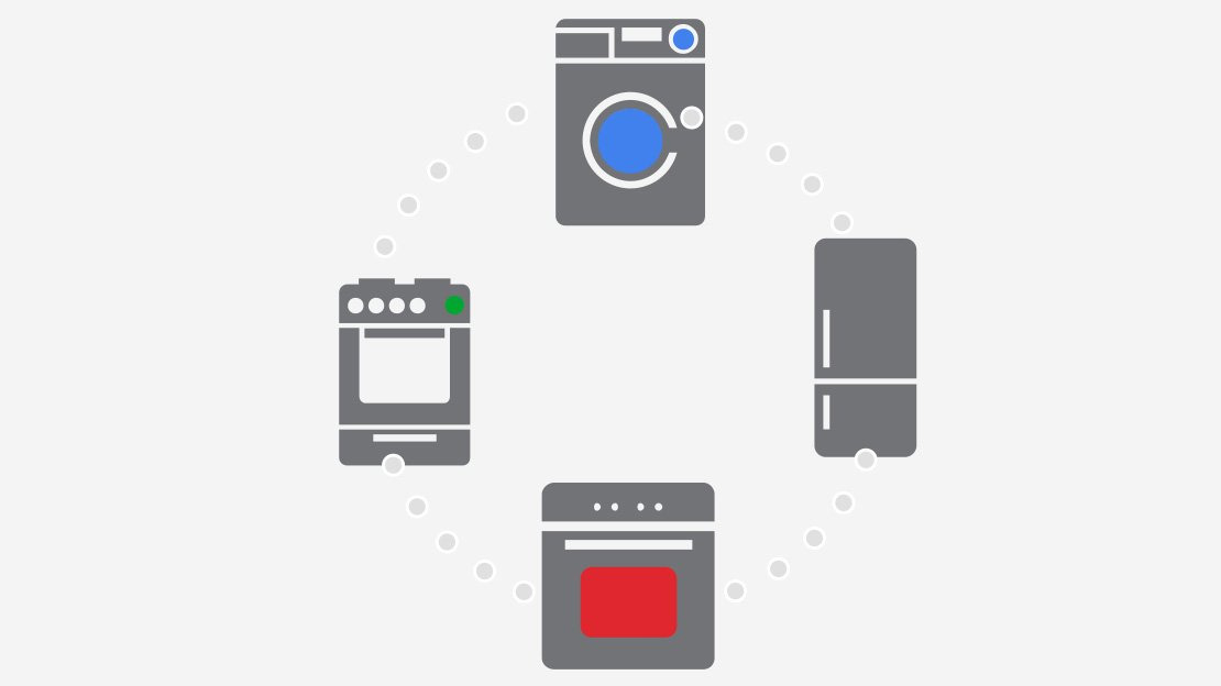 가전제품 구매 시뮬레이션 도구와 소비자들이 다양한 제품을 비교하는 모습