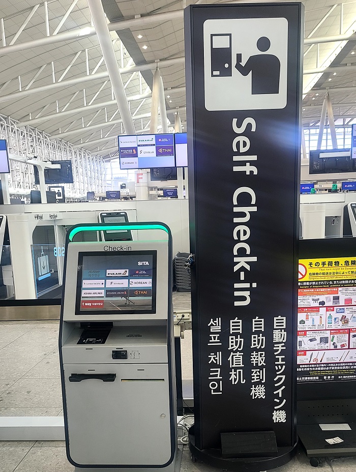 아시아나와 티웨이는 셀프체크인 기기 화면에 항공사 명은 있으나 실제로 지원하지는 않는다