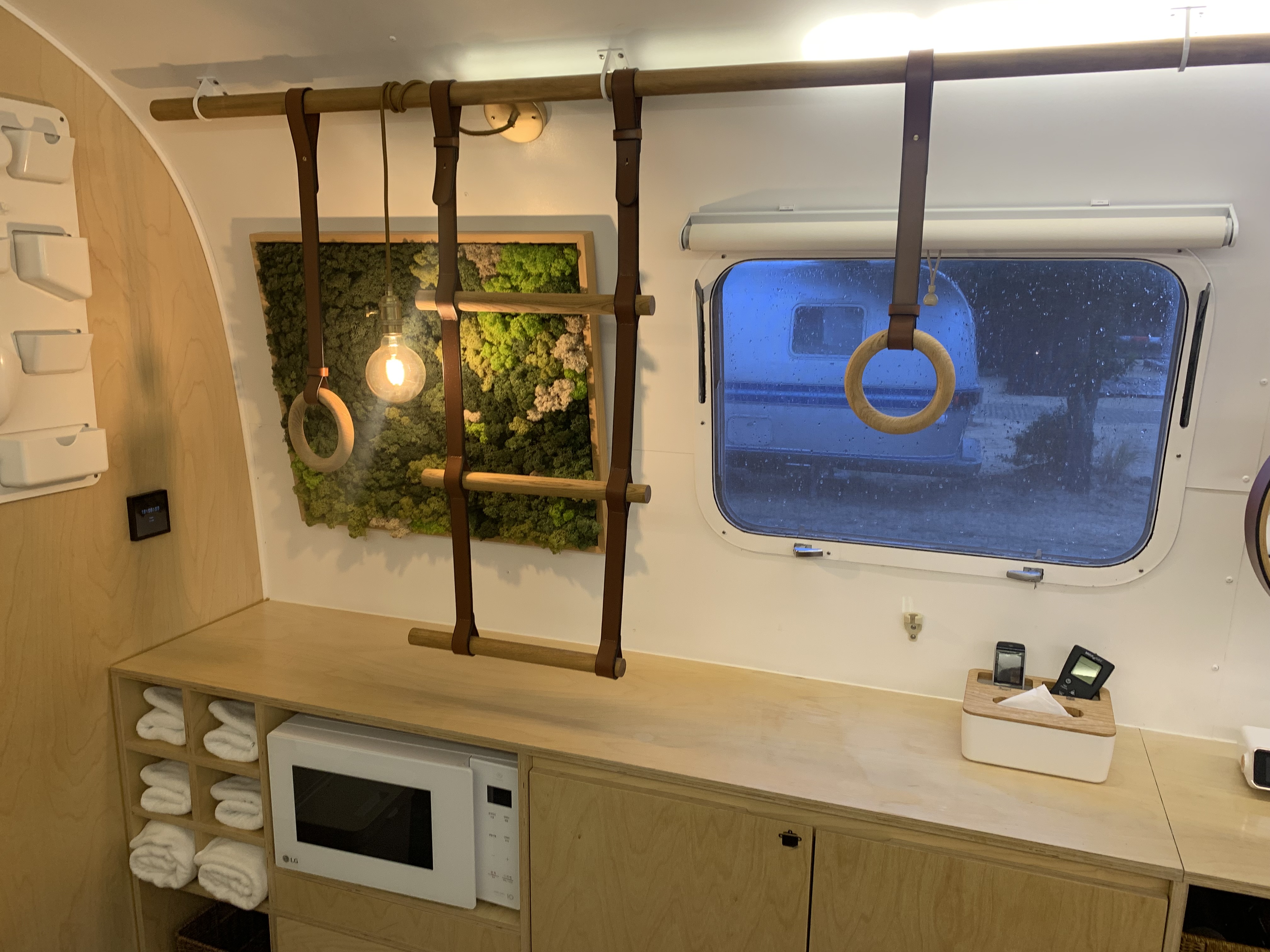 제주도에서 찾은 감성 글램핑 숙소 어라운드폴리 리뷰 - 겨울 에어스트림 숙박 후기