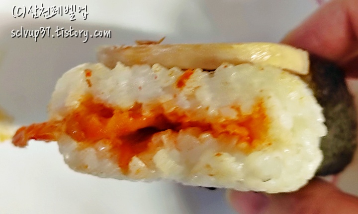 GS25 편의점 스팸 무스비 볶음김치참치 단면 모습