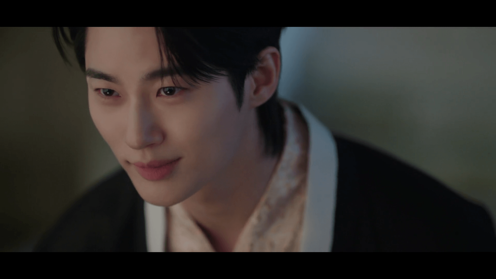 이안 대군(변우석) 단독 샷: "드라마 21세기 대군부인 속 냉미남 이안 대군 변우석 스틸컷"