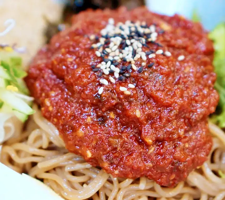 제209회 놀라운토요일 놀토 정소민 황민현 이재욱 흑마늘면 떡갈비 비빔면 맛집 단양 구경시장 맛있는 핫플 소개