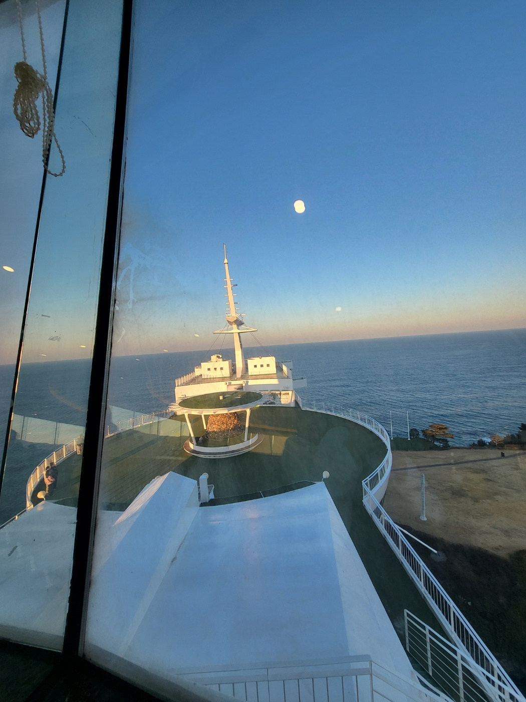 정동진 썬크루즈 리조트: 숙박 없이 100% 즐기기! 조각공원 입장료 환급 팁과 레스토랑 이용 후기(회전 레스토랑 가격정보)