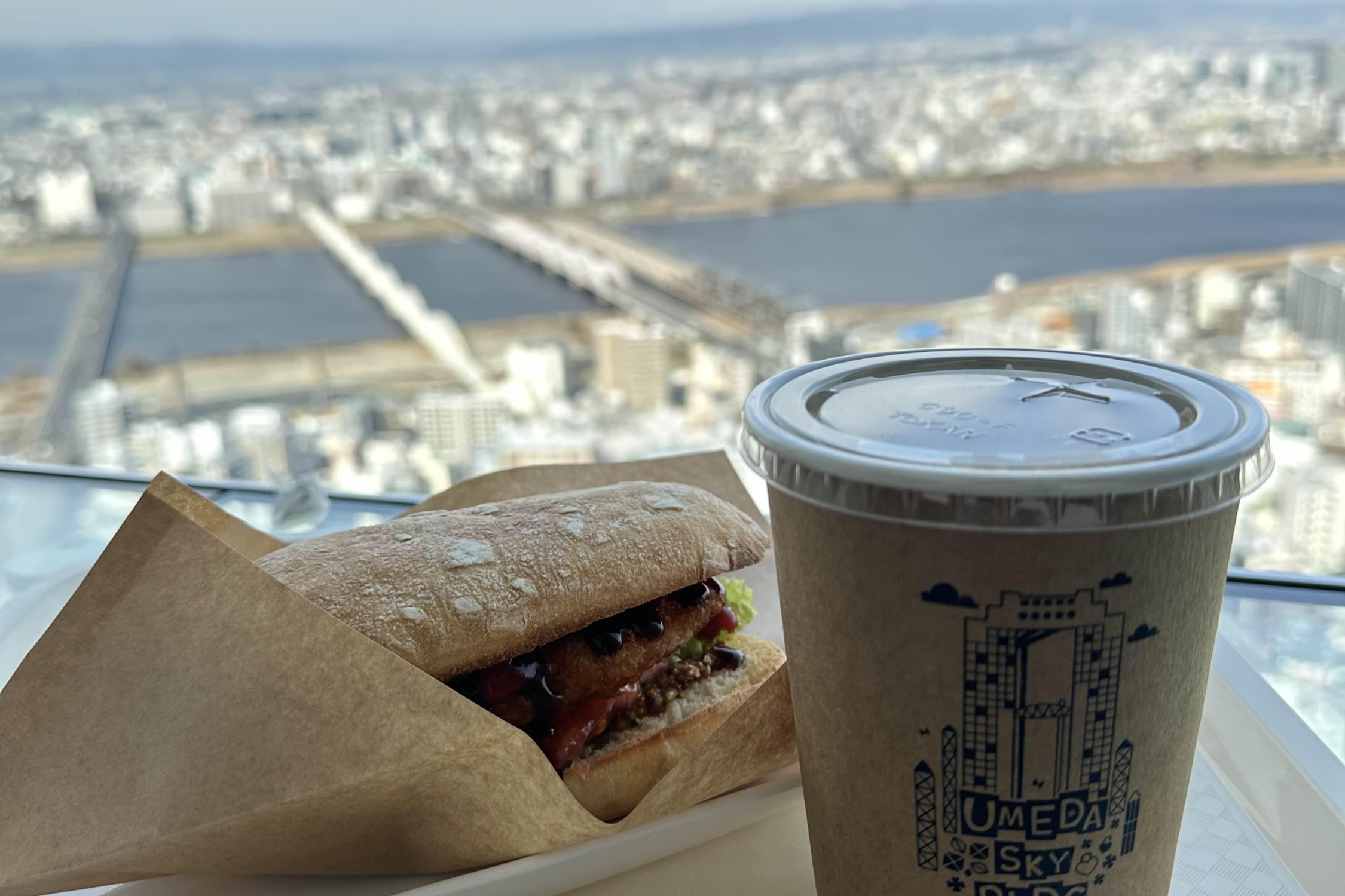 전망보면서-커피먹기