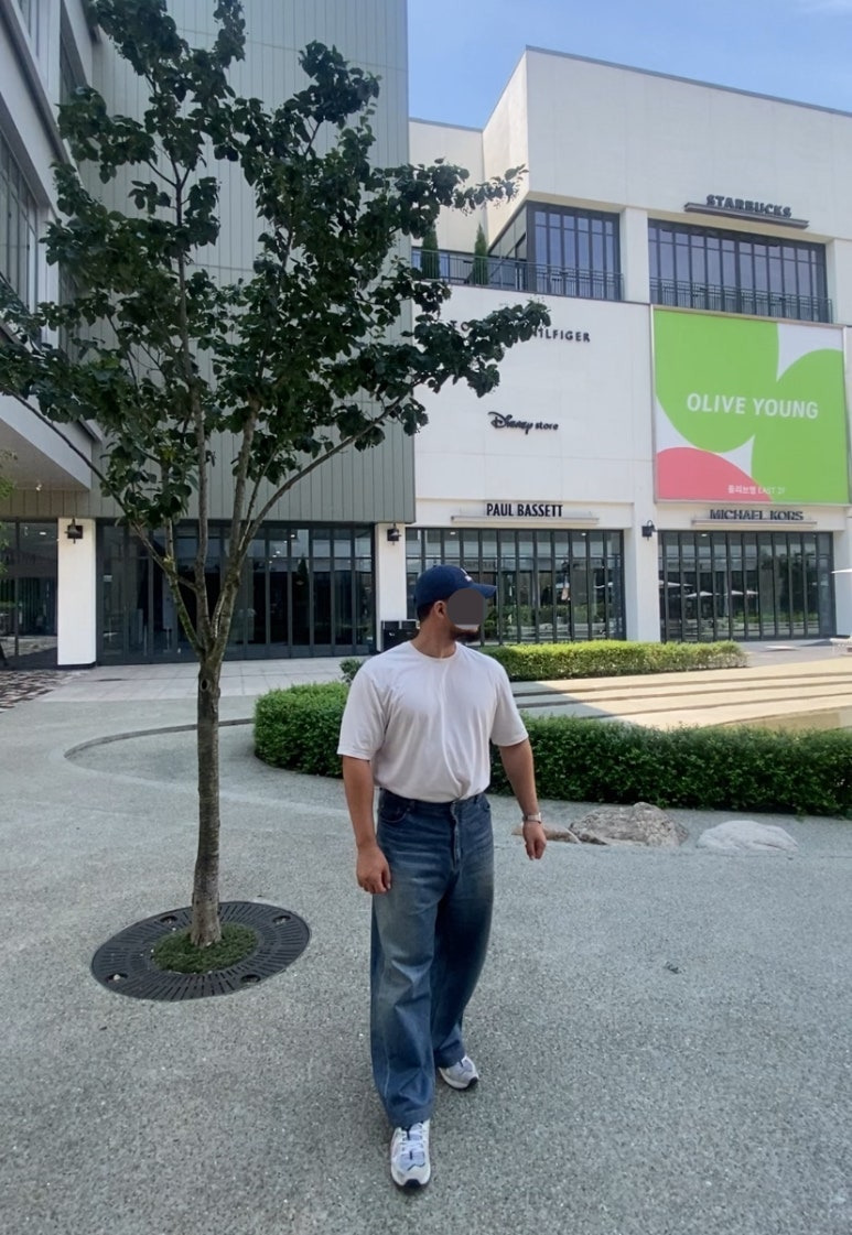 데일리룩(2025. 8. 27.)휴먼앤캣 파운드3 스톤 워시드 볼캡, 무신사스탠다드 기본 티셔츠, 카시오 158W-1 실버, 에러스익셉티드 왁스드 데님팬츠, 아식스 젤 카야노 5G