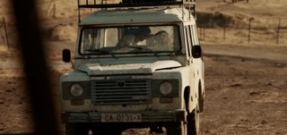 더 웨이트 중 차량 장면