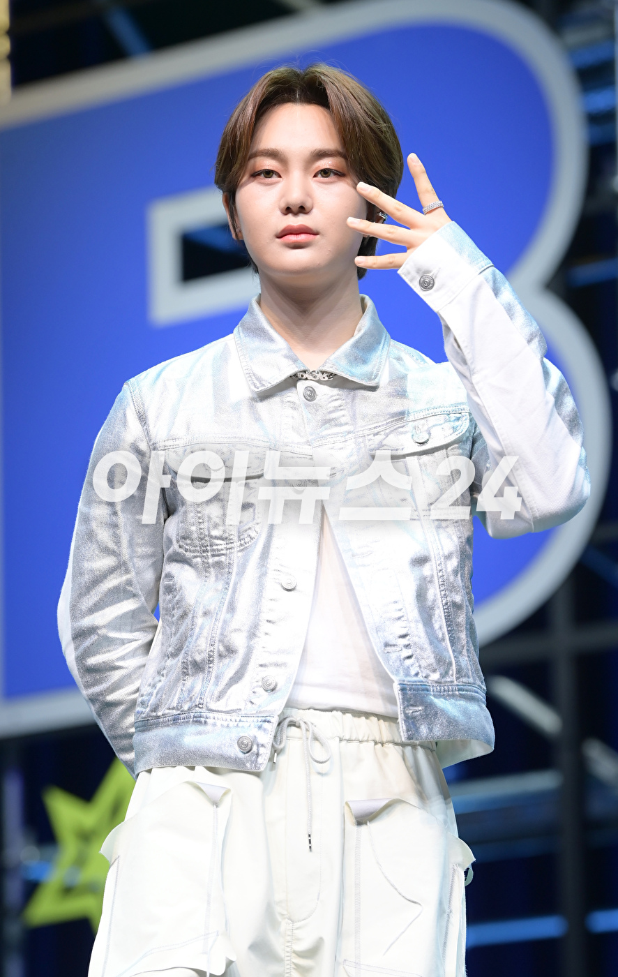 그룹 더뉴식스(TNX) 장현수가 7일 오후 서울 한남동 블루스퀘어에서 열린 더뉴식스 세 번째 미니 앨범 &#39;보이후드&#39;(BOYHOOD) 미디어 쇼케이스에 참석하고 있다. [사진=정소희 기자]