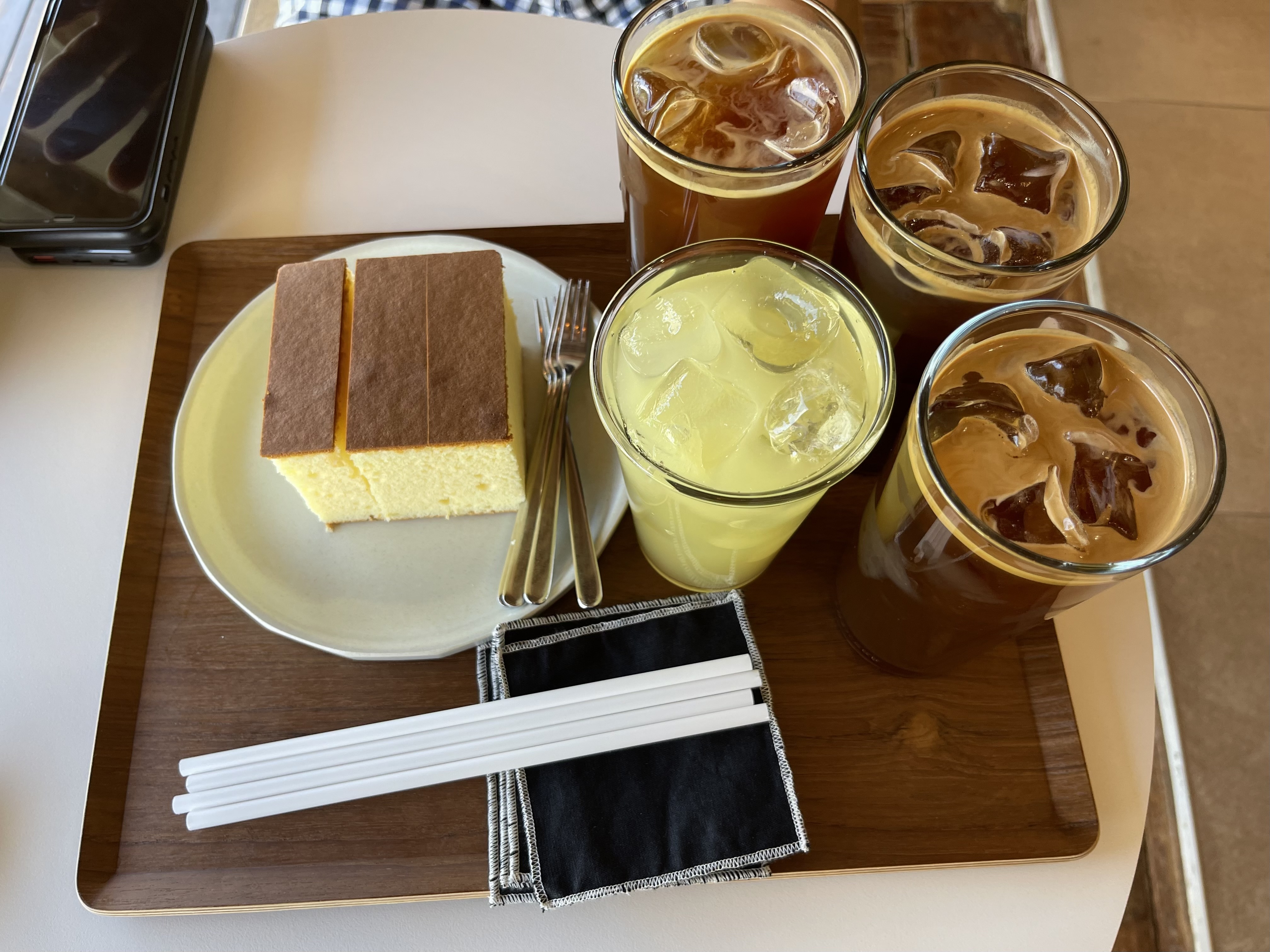 카페 유자: 유자 카스테라, 유자 에이드, 아메리카노