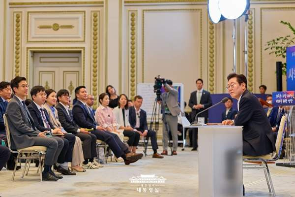 이 대통령 기자회견: 취임 1주년 기자회견 일정 및 3대 국정 비전 총정리 (6월 8일 개최)