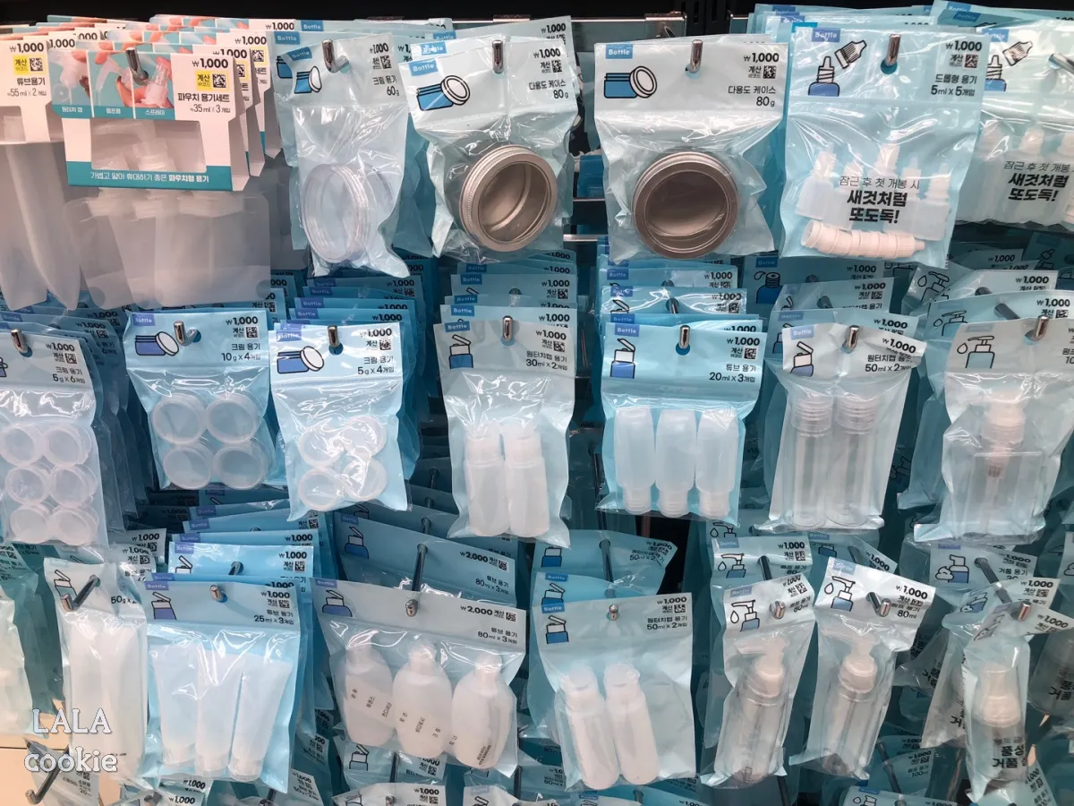 일본-여행-준비물-여행용-소분-통-진열된-모습