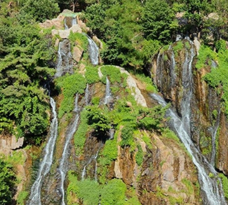 서울 도심 속 인공폭포 명소에서 여름 즐기기