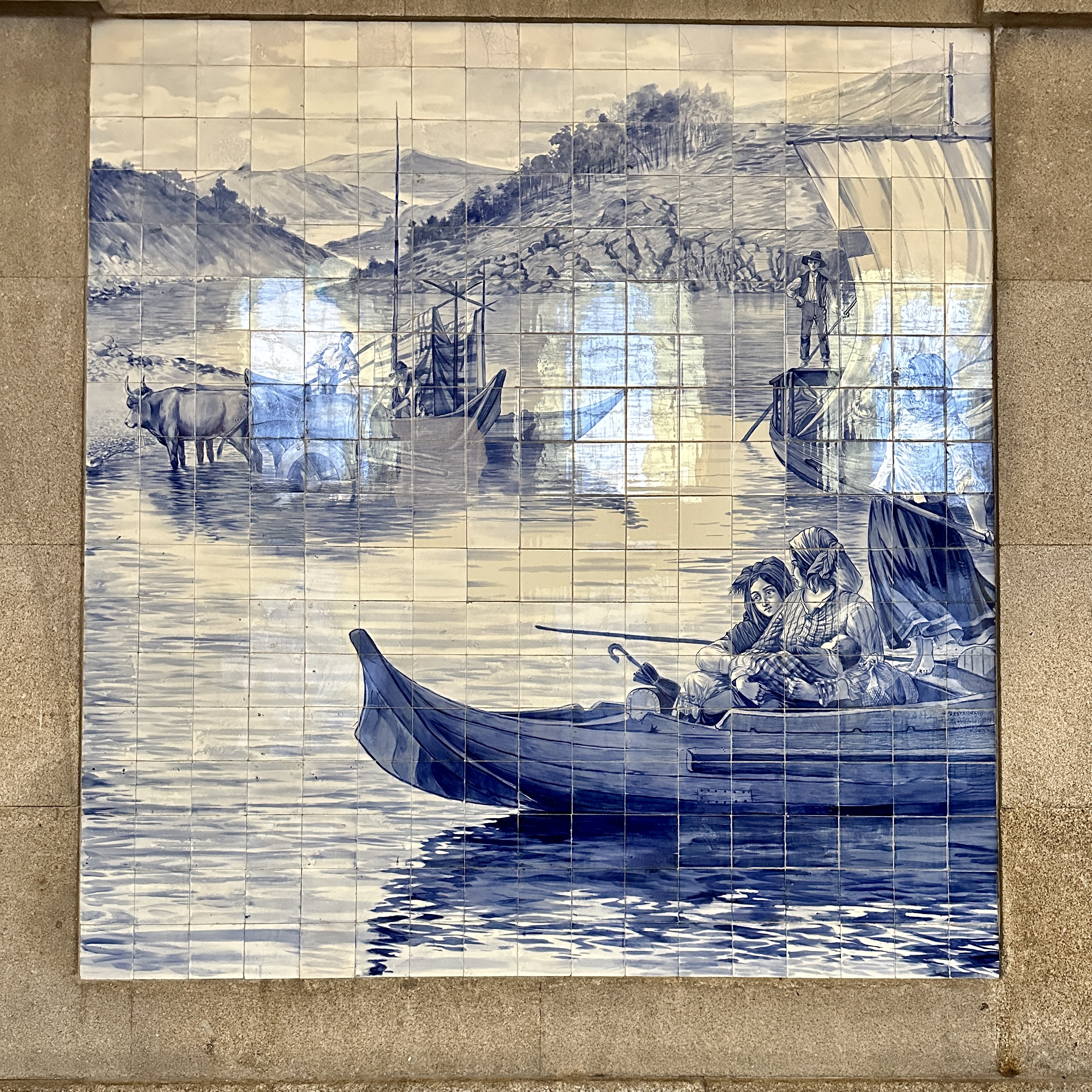 포르투의 역사 중 한장면을 그린 아줄레주