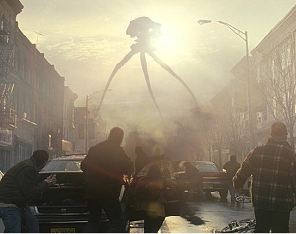 도심 속에 우주 외계인이 나타난 장면