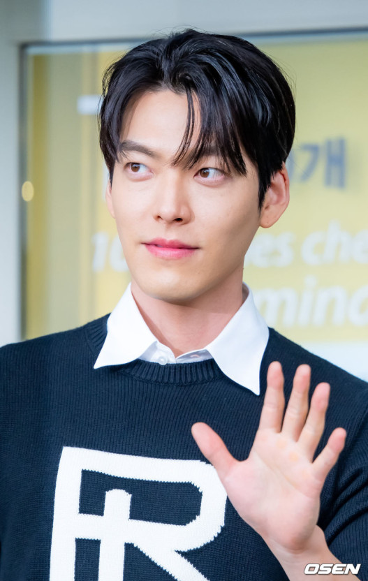 김우빈 영화 넷플릭스 드라마 