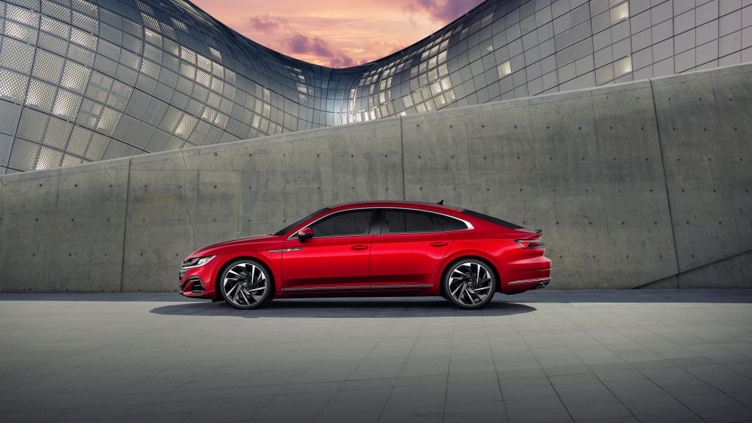 폭스바겐 아테온R라인 4모션 모델 측면 사진 출처 폭스바겐 홈페이지