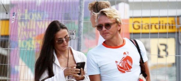 데미 무어 남자친구 패트릭 힐가트