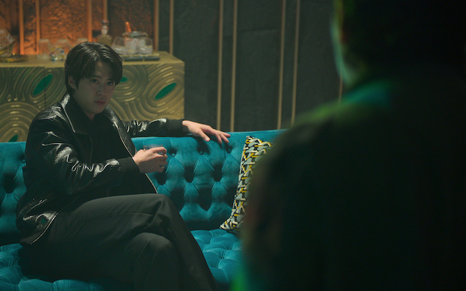 넷플릭스 드라마 광장 정보 줄거리 해외반응 후기 몇부작 등장인물 결말 평점