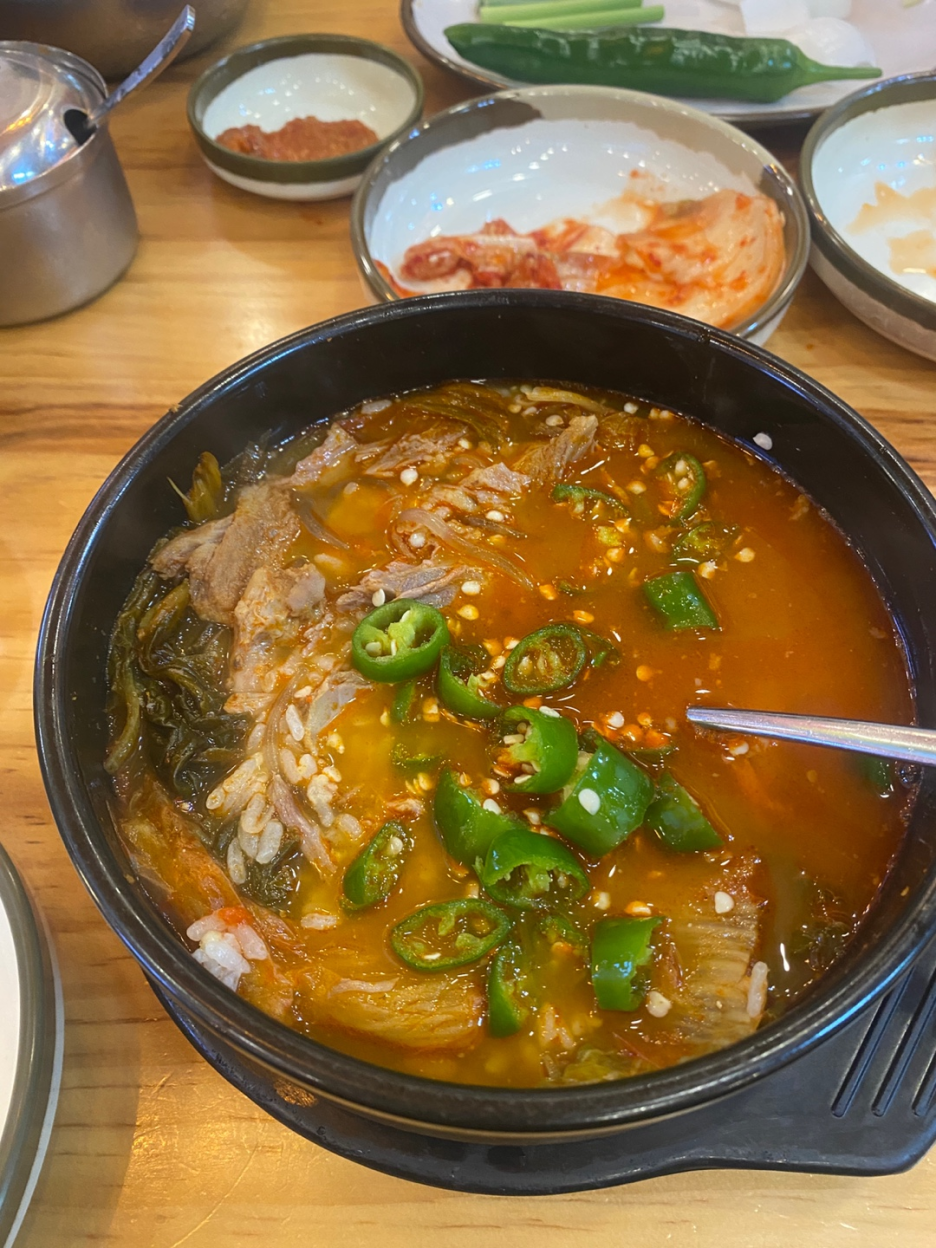 청양고추를 넣은 뼈해장국